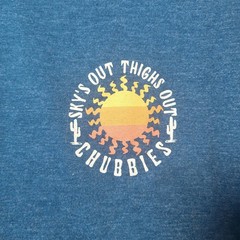 Chubbies Blue Skys Thighs Out Graphic T-Shirt Desert Sunset Tee Men’s Large