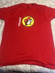 Red Buc-ee’s Gas Station Beaver Texas Gift Novelty Shirt Size Large NEW