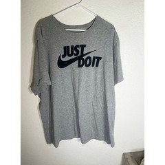 Nike XXL grey mens T-Shirt w/black design-used good condition