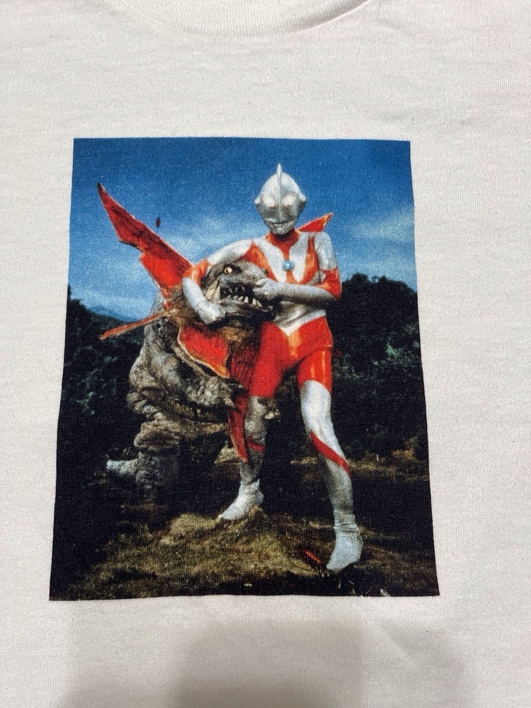 Ultraman Adult T-Shirt Medium – Ultra Man battle Lizard Creature Ultraman Japan
