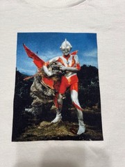 Ultraman Adult T-Shirt Medium – Ultra Man battle Lizard Creature Ultraman Japan