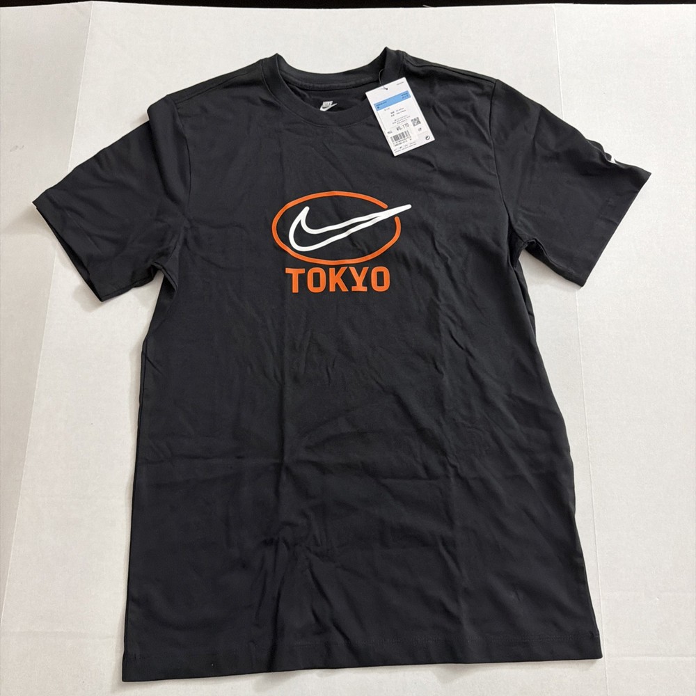 Nike Tokyo Japan Exclusive Swoosh Black Orange T Shirt Size Medium. IB8036-010