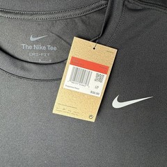Nike Men’s Dri-FIT Training Tee, Short Sleeve Crew Neck Workout Shirt Large