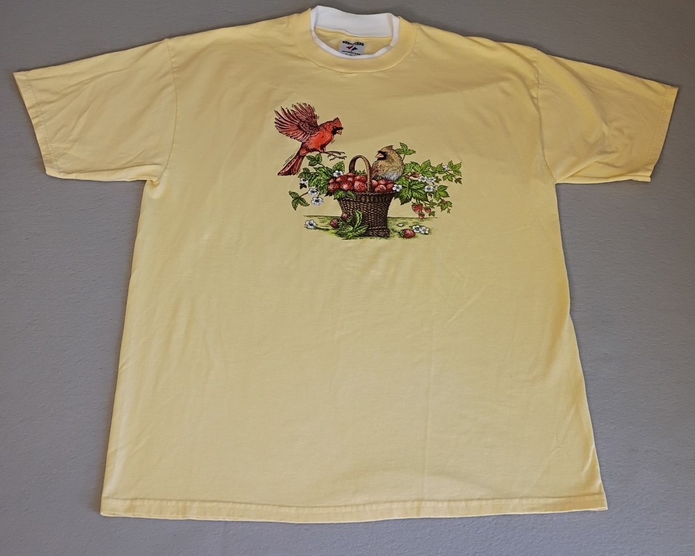 VINTAGE Cardinal Birds & Strawberries T Shirt Size XL, Cottagecore, Grandmacore