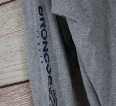 Team Apparel Men’s Size XL Denver Broncos Crewneck Long Sleeve Shirt Gray