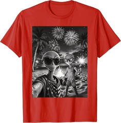 Patriotic Alien Selfie USA Fireworks 4th of July Funny Alien T-Shirt