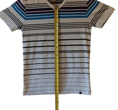 Amplify men’s gray/black striped short-sleeve v-neck t-shirt size S