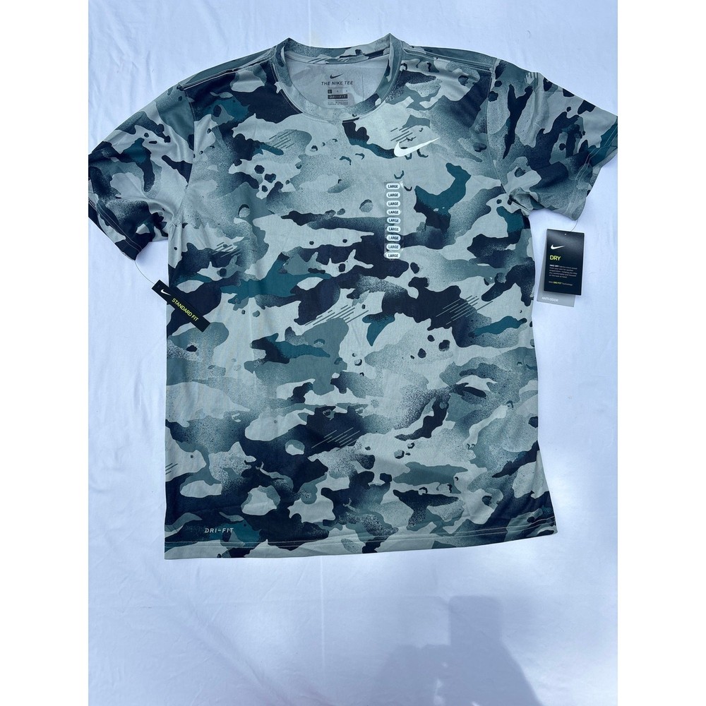 NWT Men’s Dri Fit Nike Camo T shirt. Size Large. Ships fast!!