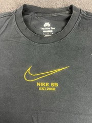 Nike SB Logo T Shirt Black Yellow Men’s Large Loose Fit Skateboarding Tee