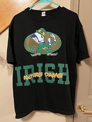 Vintage NCAA Notre Dame Fighting Irish Single Stitch T Shirt L Raised Graphics