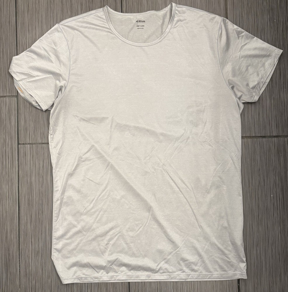Uniqlo AIRism Crew Neck Short Sleeve T-Shirt Men’s XL Silver Cooling Quick Dry