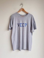 VEEP Graphic Tee Large Heather Gray Gildan Heavy Cotton Unisex T-Shirt Blue