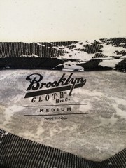 BROOKLYN CLOTH Black and White Men’s Tee. Pleated Shoulders. Side Zippers. Sz M.
