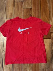 Men’s Nike Air Swoosh Graphic T-Shirt Red Metallic Silver Size L -BV0626-657