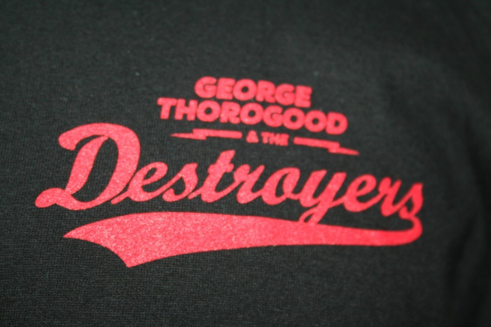 GEORGE THOROGOOD & THE DESTROYERS 40 Years Of Bad Documentary 2013 T-SHIRT M
