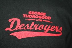 GEORGE THOROGOOD & THE DESTROYERS 40 Years Of Bad Documentary 2013 T-SHIRT M