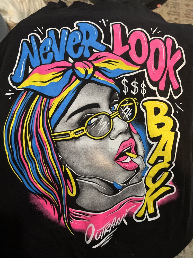 outrank black Short Sleeve t shirt “Never Look Back” Size Large Men