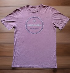 TRAVIS MATHEW T-Shirt Mens Medium Mauve Short Sleeve Crew Neck Logo SOFT Cotton