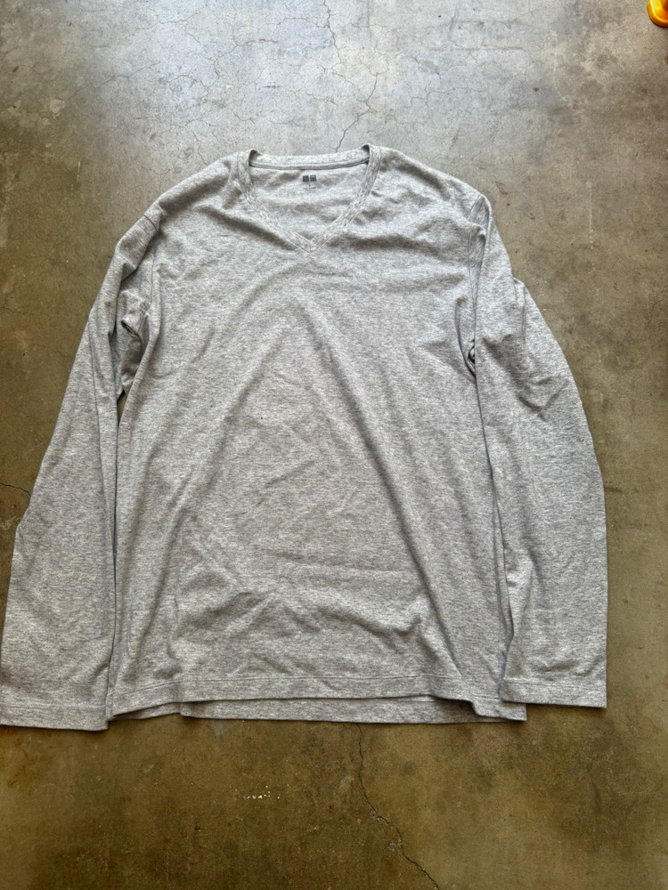 Uniqlo Men’s Gray V-Neck Long Sleeve Cotton Jersey T-Shirt, Size M