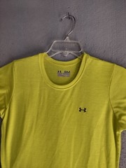 Under Armour Mens Shirt Small Yellow Semi Fitted Heat Gear Solid Logo Pullover