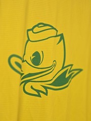 MEDIUM – Nike Oregon Ducks T-Shirt Jersey Material Men’s MADE IN USA.