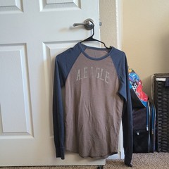 American Eagle Outfitters Men’s S Gray Blue Raglan Long Sleeve Crew Graphic Tee