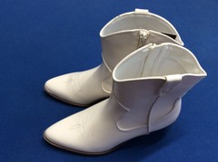 Women’s boots: cowboy style, comfort memory foam lining, 2 inch heel, white