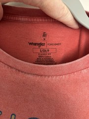 Wrangler x Foreigner Red Graphic Tee Classic Fit Cotton Crew Neck Short Sleeve S