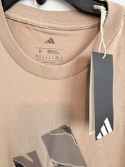 adidas Men’s Beige Graphic Logo Tee Crew Neck Short Sleeve Regular Fit M Cotton