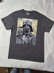 Star Wars T-Shirt Men Sz M Gray Mirror Selfie Darth Vader Fifth Sun
