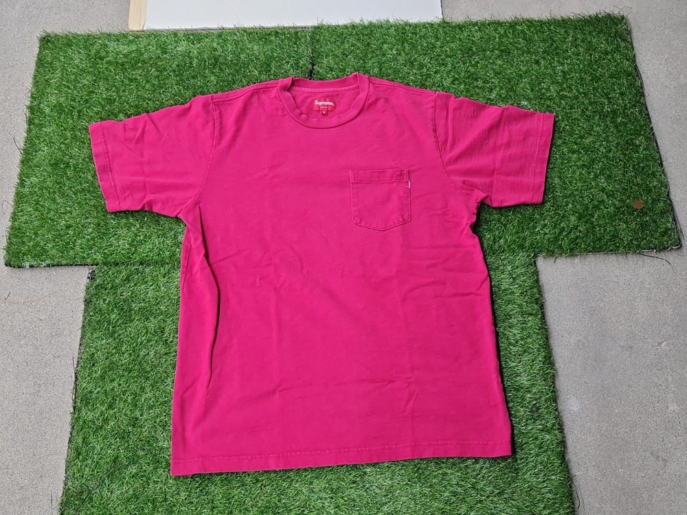 AUTHENTIC SUPREME POCKET TEE MEN SIZE MEDIUM (21×28) IN RED COLORWAY.