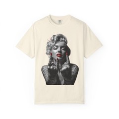 Retro Marilyn Monroe Pinup Girl Finger Gesture T-Shirt | Noir Red Accent