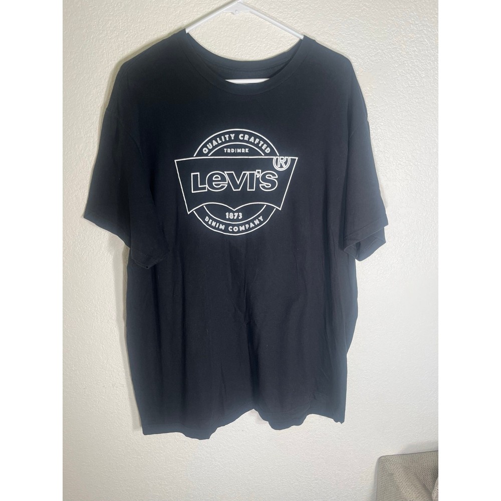 Levi’s XXL mens black T-shirt w/graphic design-used good