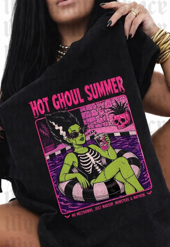 Hot Ghoul Summer Spooky Halloween Girl In Floaty Vacation Outfit T-Shirt