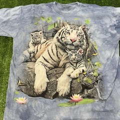 The Mountain “White Tigers of Bengal” Graphic T-Shirt XL Big Cats Animal Tee