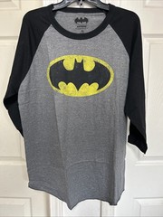 Batman 2-Tone Mens Heather Gray And Black 3/4 Sleeve Raglan Shirt NWT XL