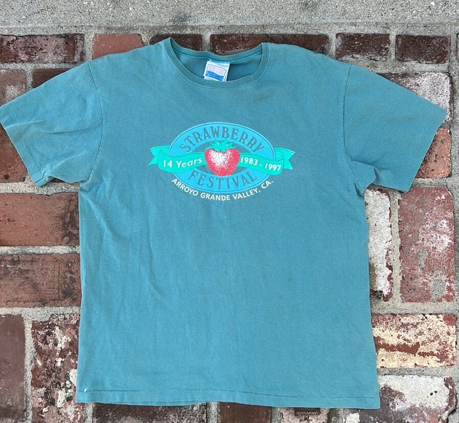 Vintage Hanes her way essential essence strawberry festival, T-shirt.made in USA