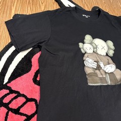 KAWS x UNIQLO UT Short Sleeve Graphic T-Shirt – US Size XL – As Pictured