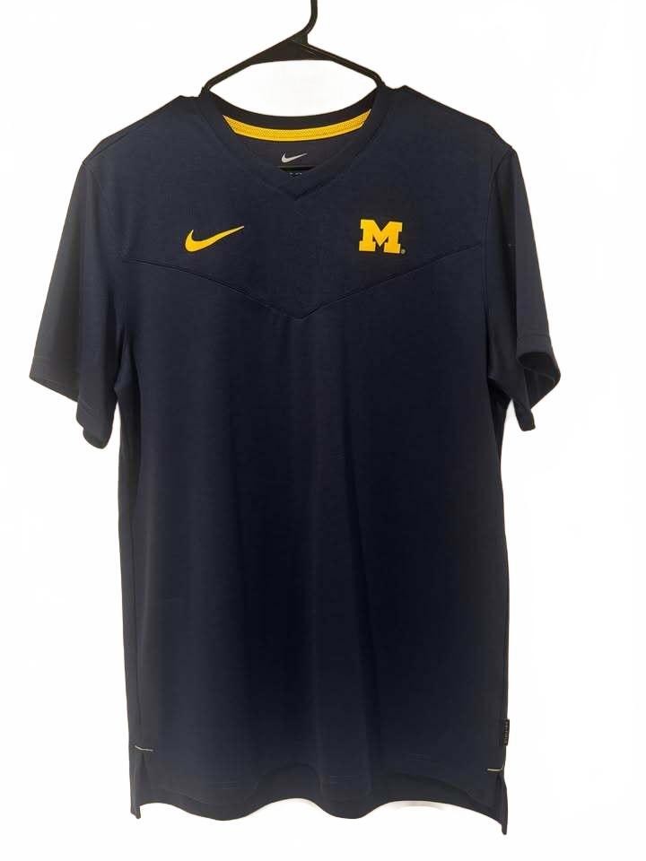 Michigan Wolverines Nike On-Field Dri-FIT Training Shirt (Medium) | Team Issued