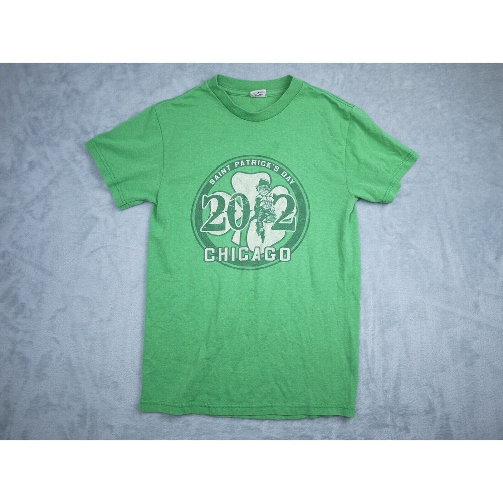 Men’s Vintage T-Shirt Size Small Chicago St Patricks Day 2002 Green Clover Y2K