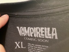 Vampirella Fright Rags Shirt XL Warren Harris Comic Dynamite Entertainment OOP