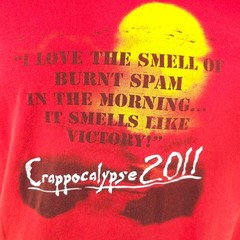 Crappocalypse 2011 T Shirt Mens Size Large Red Love The Smell Of Burnt Spam