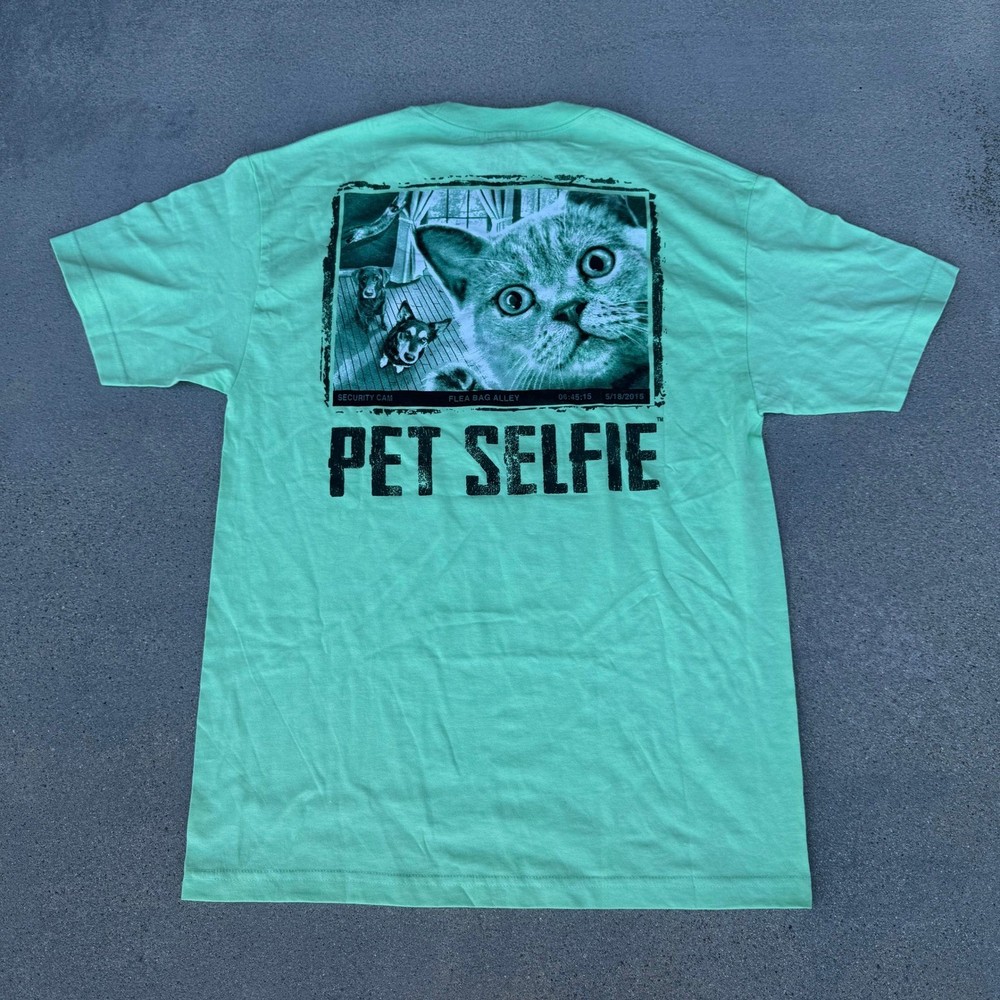 Pet Selfie Mens Mint Green Graphic T-Shirt Cat Dog Security Cam 600-2310 NWT L