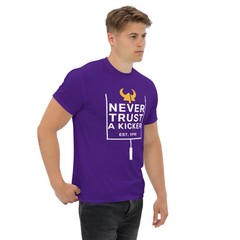 Never Trust A Kicker Minnesota Vikings Football T-Shirt S,M,L,XL,2X,3X