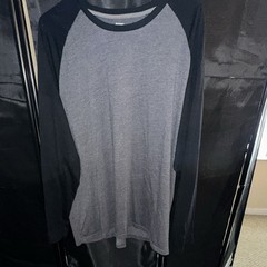 Old Navy Men’s 2XL Gray/Black Soft-Washed Colorblock Raglan Crew T-Shirt