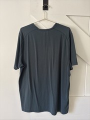 VRST Men’s Icon Tee Size XL T-Shirt Green Soft Active Workout Gym Wear