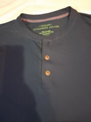 “Coulors Alexander Julian” Organic Collection Button Neck Mens Tshirt Size Small