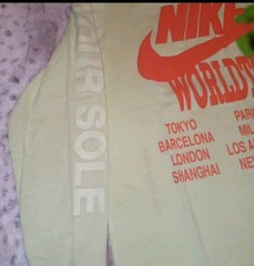 DA0629-383 Mens Nike Sportswear World Tour Long Sleeve Shirt Size Large NWT
