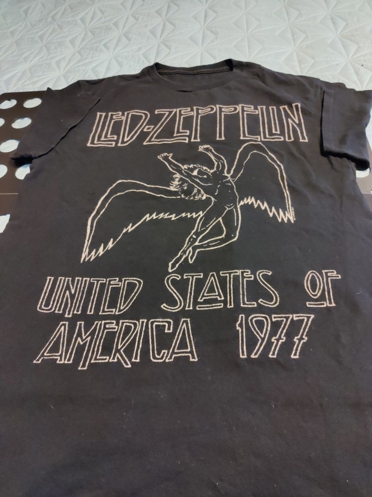 Men’s Led-Zeppflein United Staes of America 1977 Graphic T-Shirt Black M