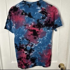 Civil Men’s S Blue/Pink/Black Tie-Dye Logo Graphic Crew Neck T-Shirt